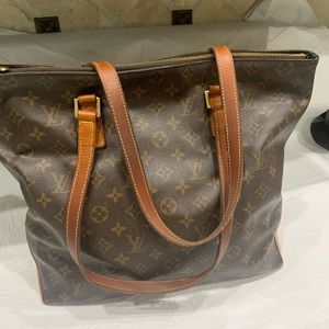 Authentic LV Mezzo zip bag. Good used condition.